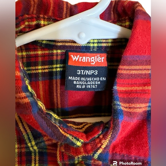 Wrangler 3T Striped and Squares Flannel Button Down Shirt. - Picture 2 of 10